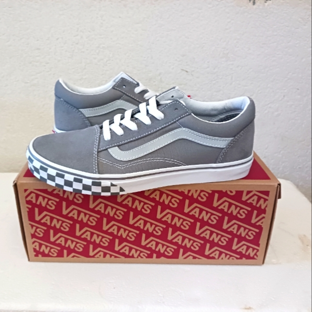 Vans - Picture 1 of 4